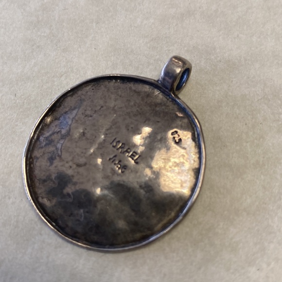 Made in Israel hammered sterling silver 925 leaf disc pendant - Picture 4 of 4
